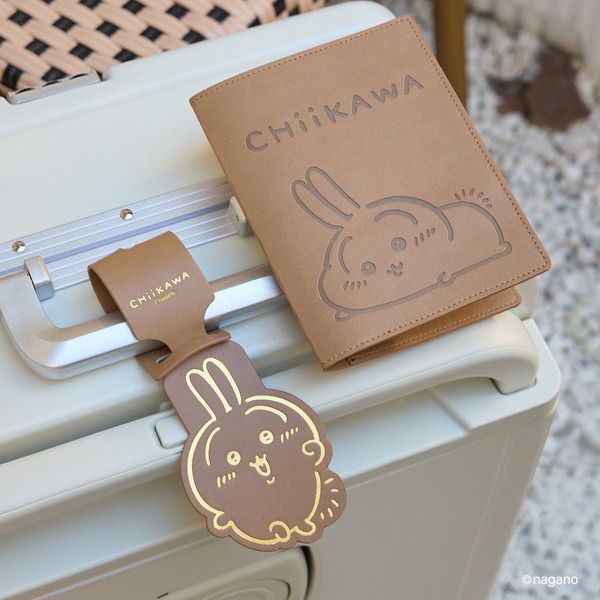 『ちいかわ』パスポートケース、レザー風ストラップ（C）nagano