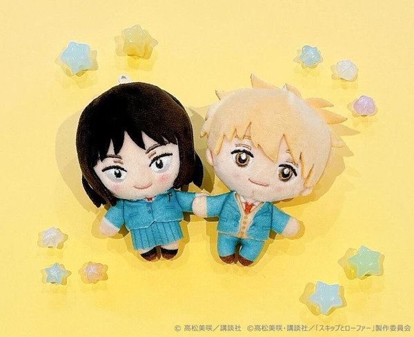ペアぬいぐるみマスコット〈みつみ／志摩〉 3,000円(税込)（C）高松美咲／講談社 （C）高松美咲・講談社／「スキップとローファー」製作委員会