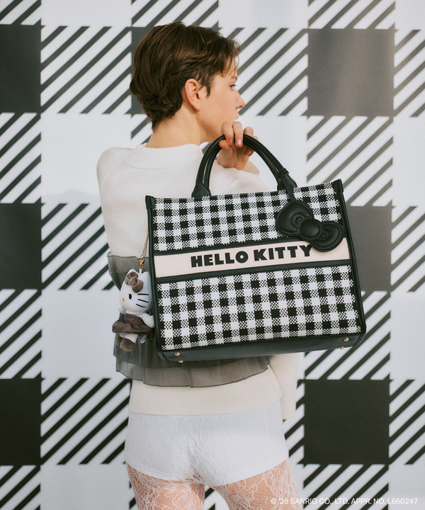 HELLO KITTY×VIS「リボンチャームトートバッグ」使用イメージ