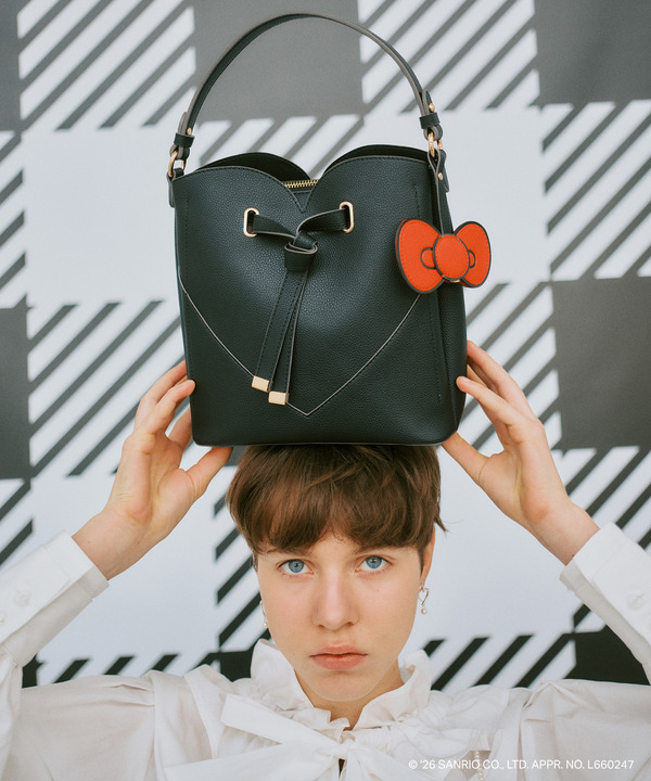 HELLO KITTY×VIS「ハートカットバッグ」使用イメージ