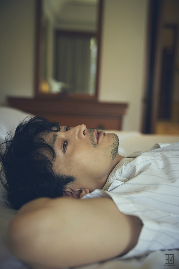 『津田健次郎PHOTOBOOK since1995』先行カット