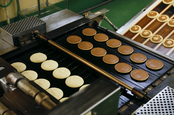 自家製あんにふんわり生地、文明堂こだわりのどら焼き（イメージ）