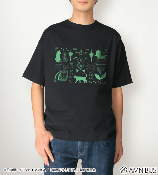 TVアニメ『薬屋のひとりごと』モチーフ柄 BIGシルエットTシャツ（着用イメージ）