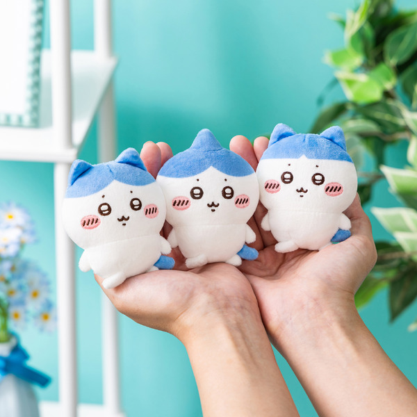 「ハチワレだらけくじ」E賞：てくてく全身ぬいぐるみバッジ