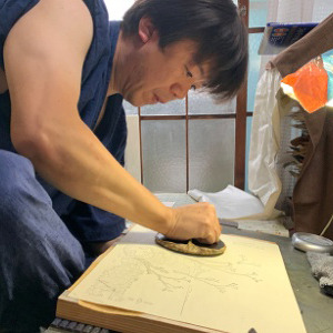 【当商品制作に携わった職人紹介】江戸木版画 摺師 - 鉄井 裕和
