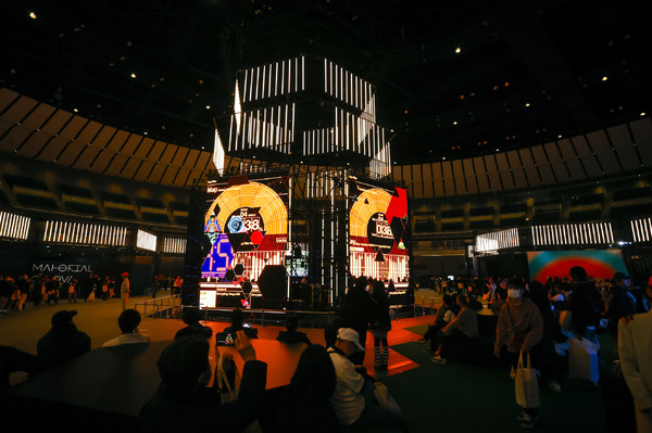 「EVA EXTRA 30」展示エリア＆出展ブース