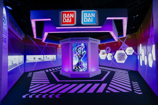 「EVA EXTRA 30」展示エリア＆出展ブース