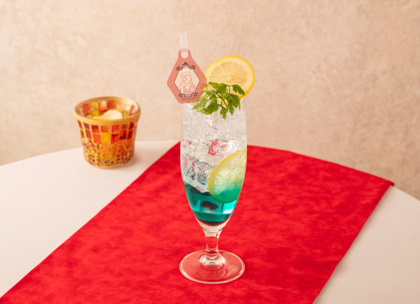 「名探偵コナンカフェ」ドリンクメニュー　萩原千速の青い檸檬ソーダ