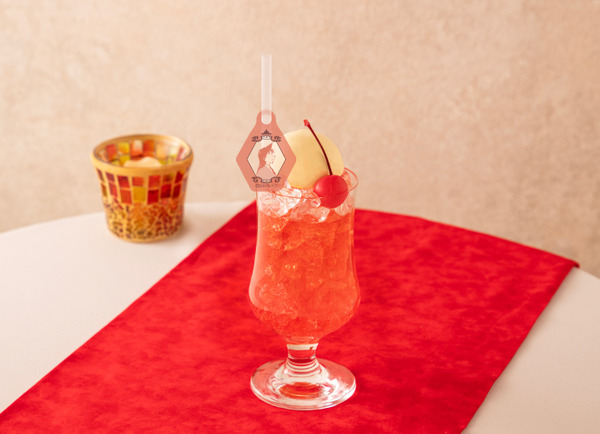 「名探偵コナンカフェ」ドリンクメニュー　毛利蘭の苺クリームソーダ