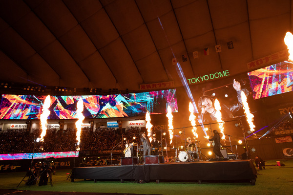 Netflix大会応援ソング 稲葉浩志「タッチ」東京ドームパフォーマンス