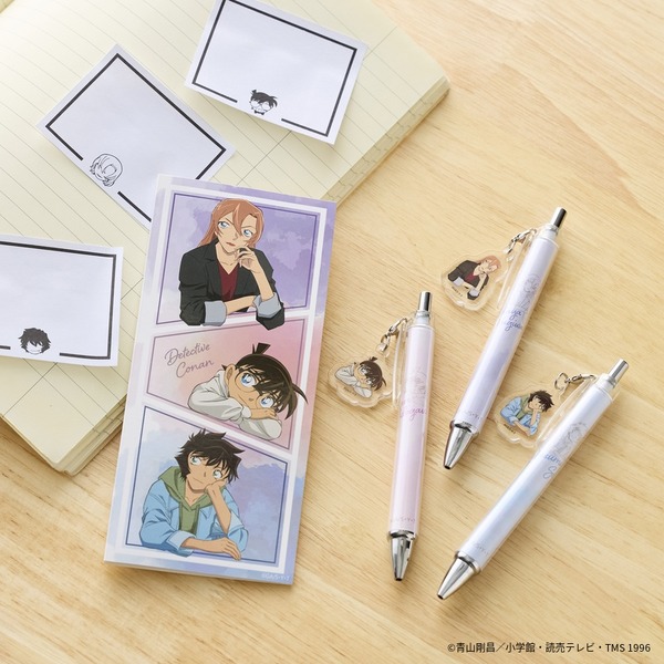 『名探偵コナン』付箋セット 990円（税込）／アクリルチャーム付きボールペンセット 1,650円（税込）