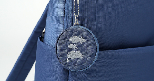 待望の新色アッシュブルー登場！上品な色彩が日常を彩る。