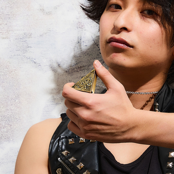 TVアニメ『遊☆戯☆王デュエルモンスターズ』×SuperGroupies　「千年パズル モデル 懐中時計」使用イメージ