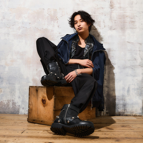 TVアニメ『遊☆戯☆王デュエルモンスターズ』×SuperGroupies　「遊戯 モデル ブーツ」着用イメージ