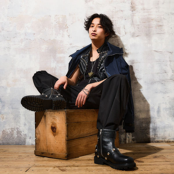 TVアニメ『遊☆戯☆王デュエルモンスターズ』×SuperGroupies　「遊戯 モデル ブーツ」着用イメージ