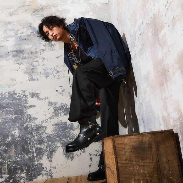 TVアニメ『遊☆戯☆王デュエルモンスターズ』×SuperGroupies　「遊戯 モデル ブーツ」着用イメージ