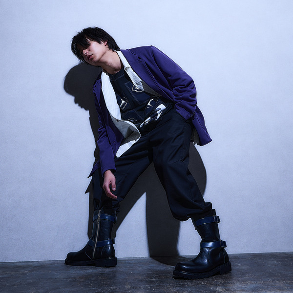 TVアニメ『遊☆戯☆王デュエルモンスターズ』×SuperGroupies　「海馬瀬人 モデル ブーツ」着用イメージ