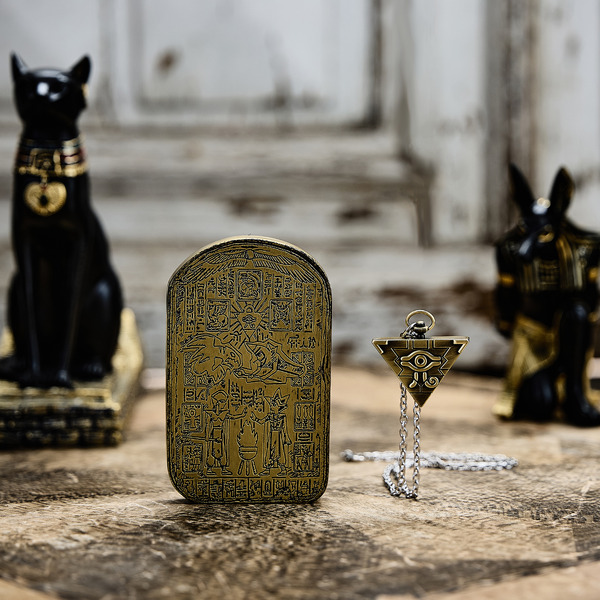 TVアニメ『遊☆戯☆王デュエルモンスターズ』×SuperGroupies　新作コラボアイテム登場「ペーパーウェイト」と「懐中時計」イメージ