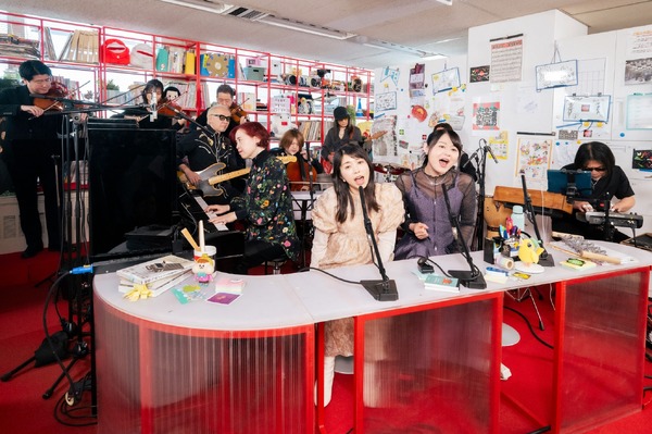 「鬼滅の刃」「SAO」「ガンダムSEED」ファン必見！ 梶浦由記×LiSA×FictionJunctionがNHK「tiny desk concerts JAPAN」で奇跡の共演！  名曲を特別アレンジで