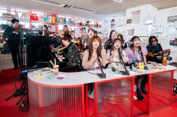 「鬼滅の刃」「SAO」「ガンダムSEED」ファン必見！ 梶浦由記×LiSA×FictionJunctionがNHK「tiny desk concerts JAPAN」で奇跡の共演！  名曲を特別アレンジで