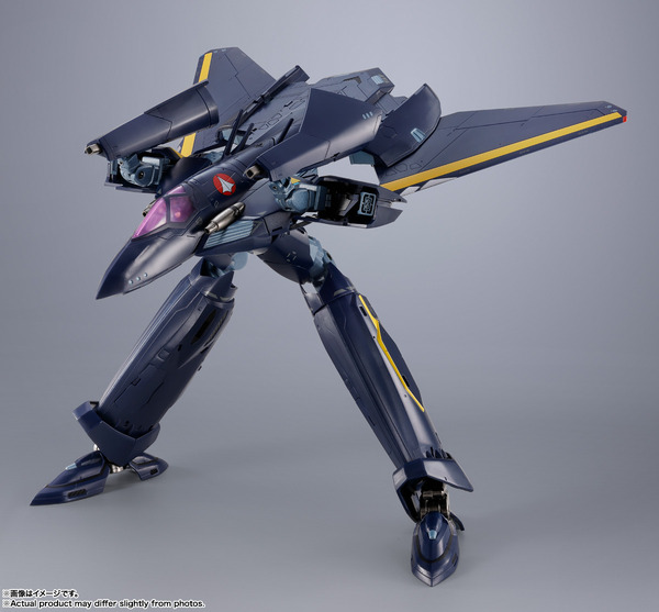 「DX超合金 VF-17S ナイトメアステルスバルキリー（ガムリン木崎機）」