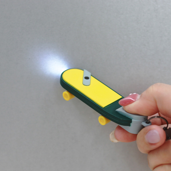 キーライト　ターボエンジン付きスケートボード
