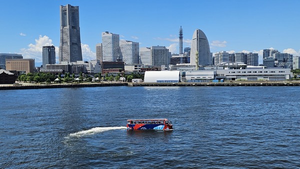 水陸両用バス「スカイダック横浜」