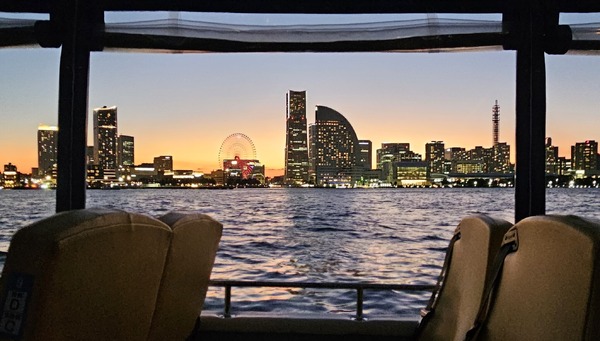 水陸両用バス「スカイダック横浜」