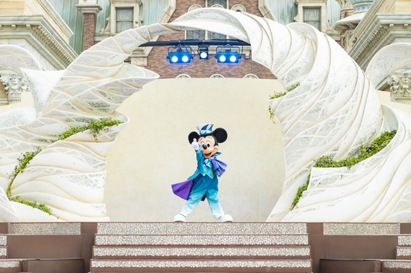 ミッキーたちがTDS25周年衣装で登場！人気ショー「ダンス・ザ・グローブ！」写真解禁