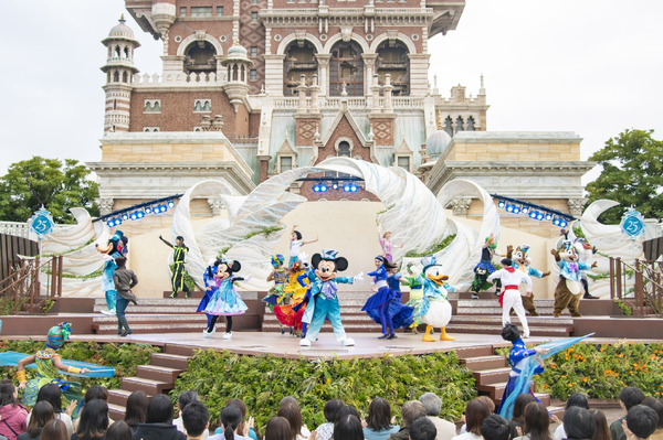 ミッキーたちがTDS25周年衣装で登場！人気ショー「ダンス・ザ・グローブ！」写真解禁