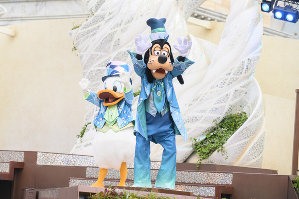 ミッキーたちがTDS25周年衣装で登場！人気ショー「ダンス・ザ・グローブ！」写真解禁