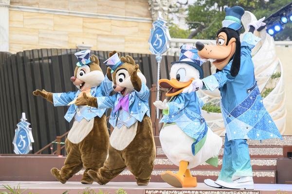 ミッキーたちがTDS25周年衣装で登場！人気ショー「ダンス・ザ・グローブ！」写真解禁