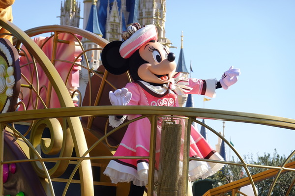 ヴァネロペの楽しいパレードが帰ってきた！「イッツ・ア・スウィーツフルタイム！」が可愛すぎ