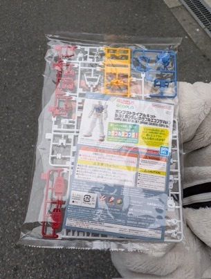 娘さんが学校から持ち帰ったガンプラ／投稿主さん提供