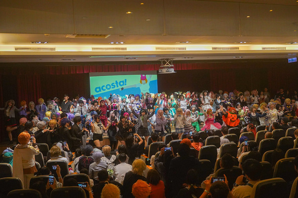 ステージ「アコスタダンスタイム」