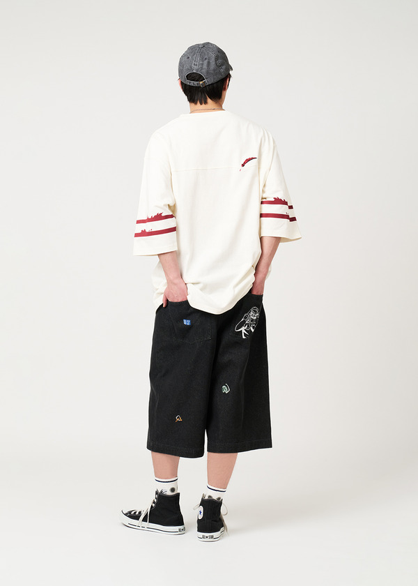 『僕のヒーローアカデミア』×グラニフ　「大・爆・殺・神ダイナマイト｜デニムハーフパンツ」背面　着用イメージ