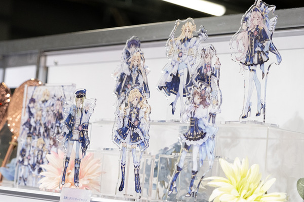 「種村有菜 30周年記念展 きらめく少女たちの夢物語」