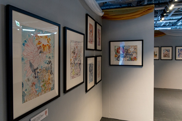 「種村有菜 30周年記念展 きらめく少女たちの夢物語」