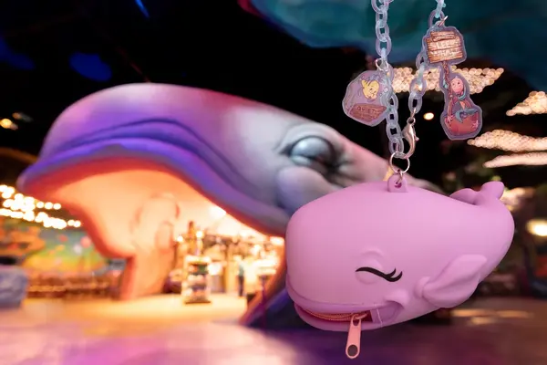 「スリーピーホエール・ショップ」のクジラをモチーフにしたバッグチャーム