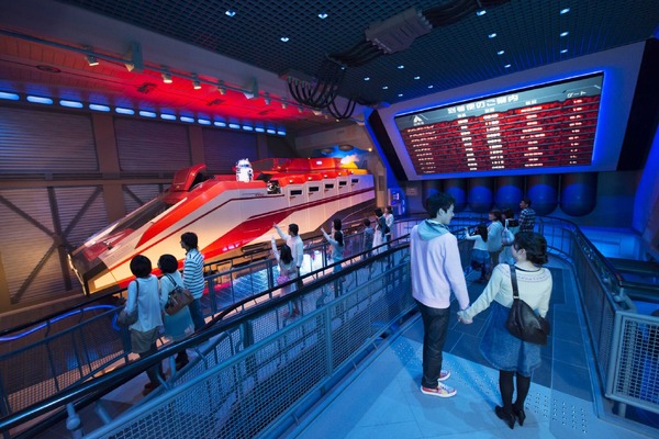 TDL「スター・ツアーズ」がマンダロリアンの特別バージョンに！ファン参加の特別イベントも開催【現地レポ】