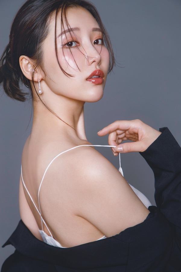 志崎樺音 1st 写真集『unplugged』カット