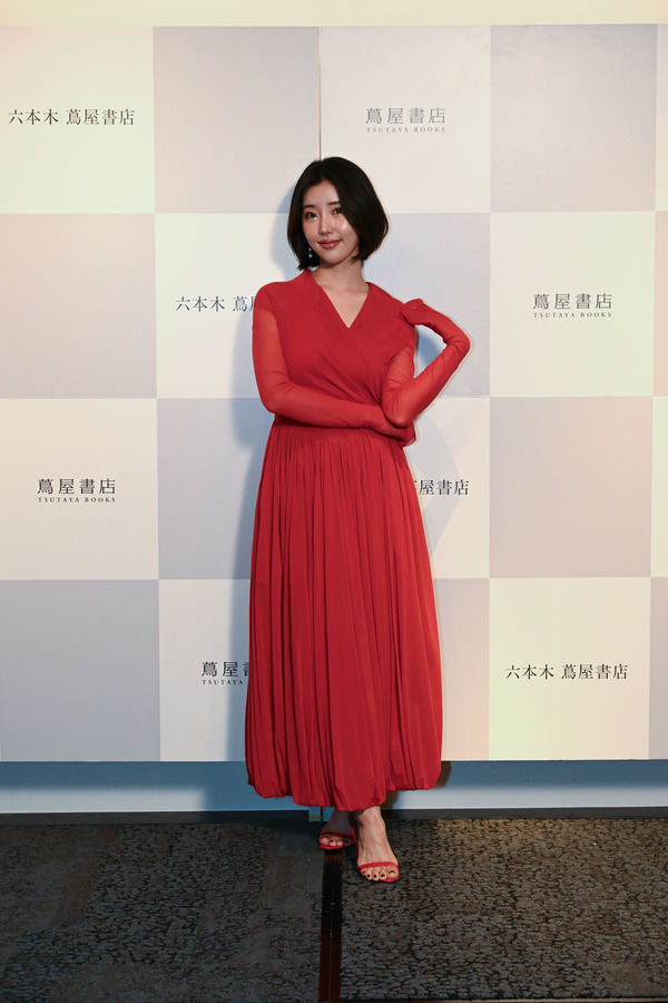 志崎樺音 1st 写真集『unplugged』発売記念イベントスチール