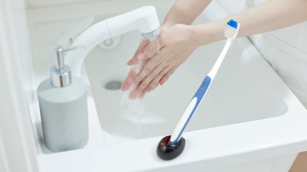 ブラックホールペン立て