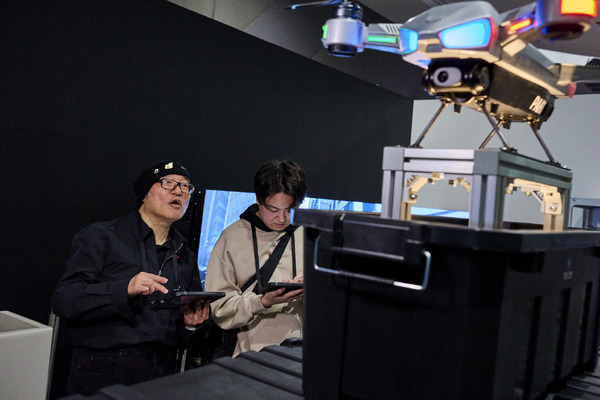 『名探偵コナン』原作者・青山剛昌「名探偵コナン・ワールド」体験の様子