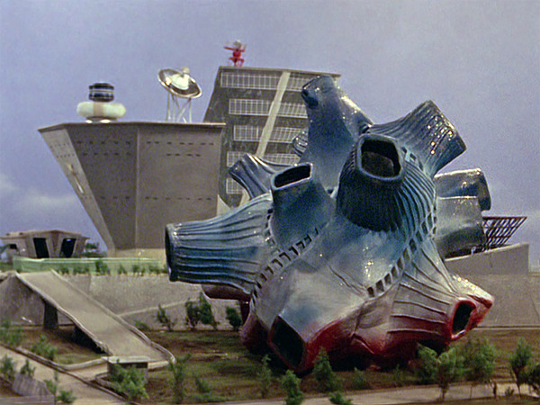 「四次元怪獣ブルトン」