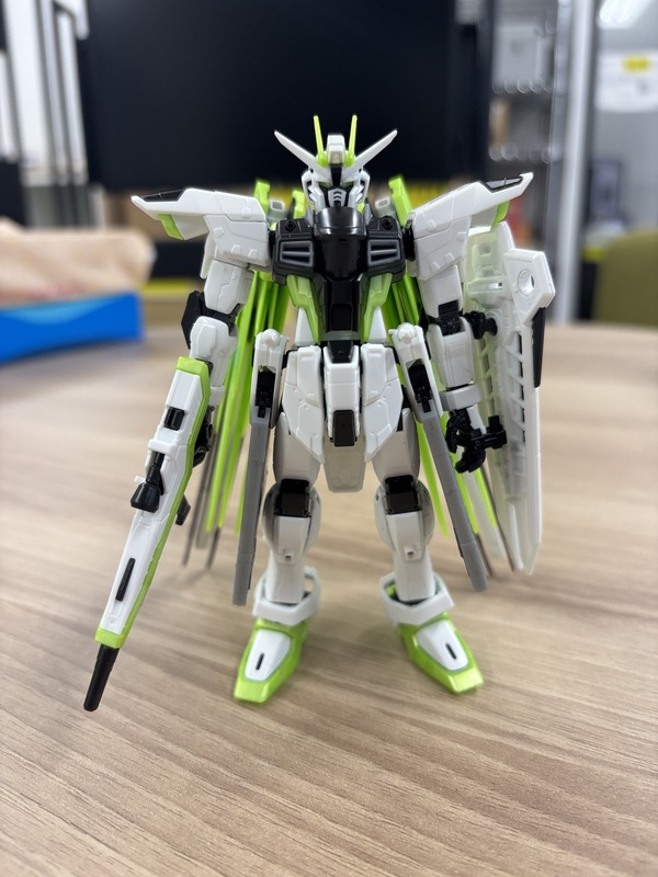 「RG 1/144 フリーダムガンダム -APEX LEGENDS(TM) クリプト Ver.-」