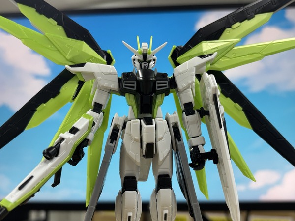 「RG 1/144 フリーダムガンダム -APEX LEGENDS(TM) クリプト Ver.-」