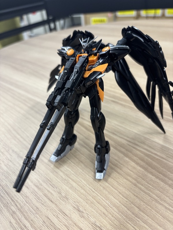 「RG 1/144 ウイングガンダムゼロ EW -APEX LEGENDS(TM) ヴァルキリー Ver.-」