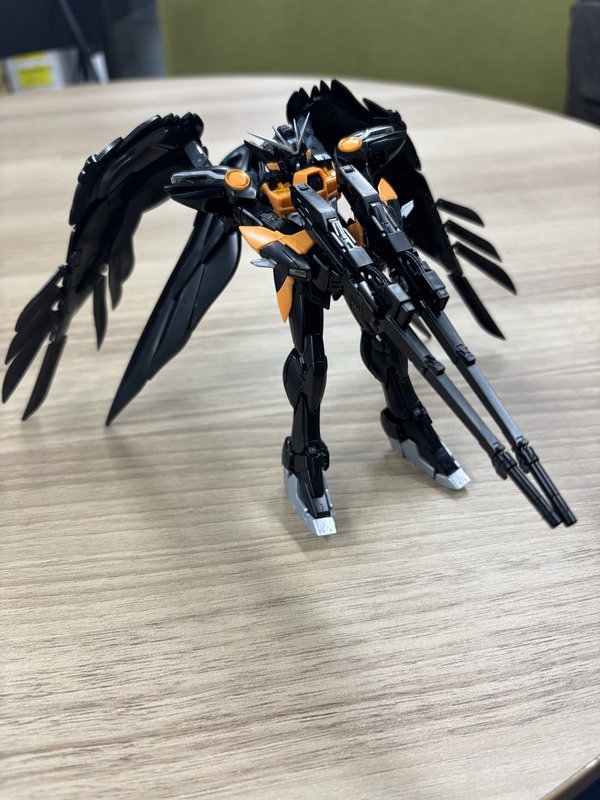 「RG 1/144 ウイングガンダムゼロ EW -APEX LEGENDS(TM) ヴァルキリー Ver.-」