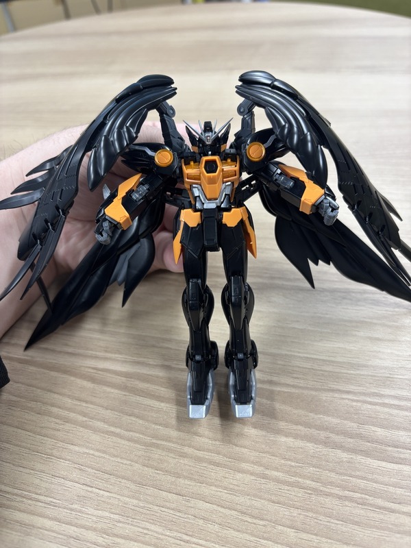 「RG 1/144 ウイングガンダムゼロ EW -APEX LEGENDS(TM) ヴァルキリー Ver.-」